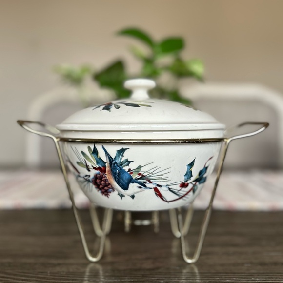 Lenox Winter Greetings 1QT Round Covered Casserole & Metal Stand! - Picture 4 of 5